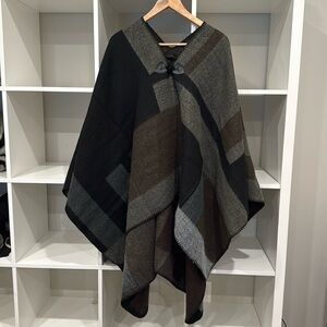 Excellent condition: Steve Madden acrylic wrap, one size fits all